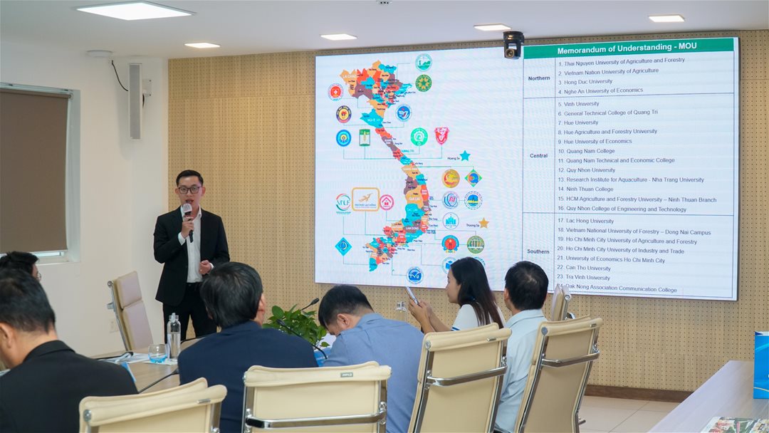 LHU và C.P. Group thảo luận mở rộng hợp tác đào tạo và tuyển dụng