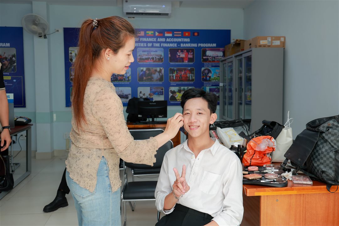 Đầu tư và chỉn chu trước khi bước vào phòng chờ của thí sinh